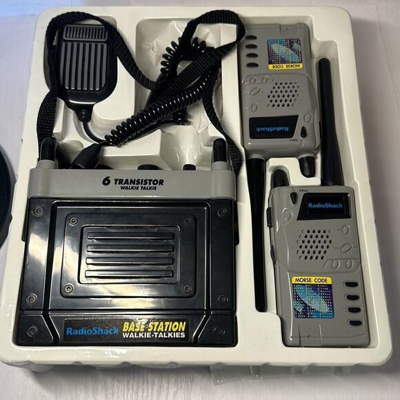 Radio Shack Base Station With 2 Hand Held Walkie Talkies 60-3067 Kids Toy - Picture 4 of 8